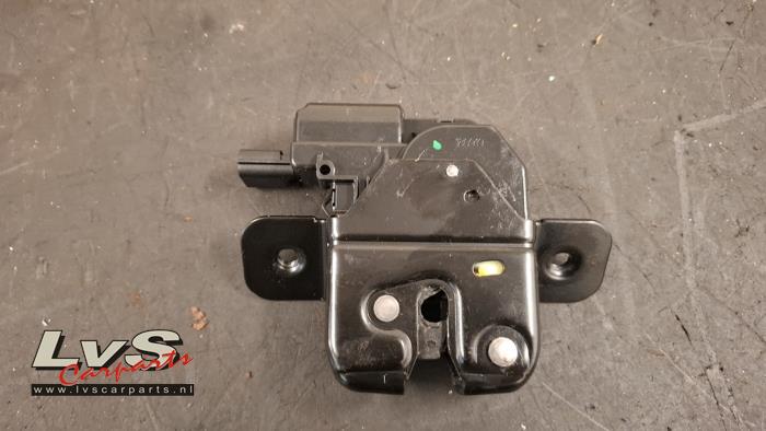 Renault Clio Tailgate lock mechanism