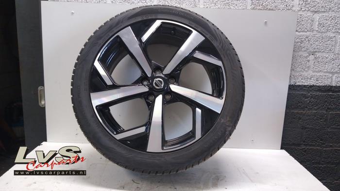 Nissan Qashqai Wheel + tyre