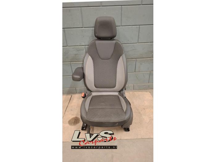 Opel Crossland X Seat, left