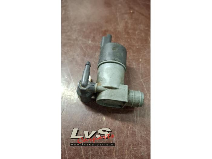 Nissan Qashqai Windscreen washer pump