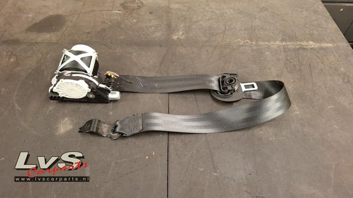 Volkswagen Polo Seatbelt tensioner, right
