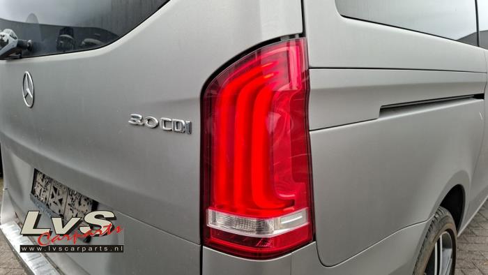 Mercedes Vito Feu arrière droit