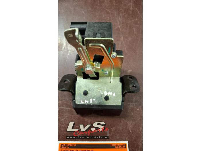 Hyundai I20 Tailgate lock mechanism
