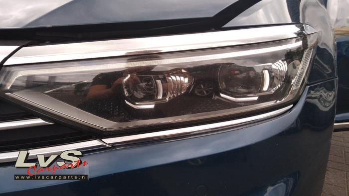 Volkswagen Passat Scheinwerfer links
