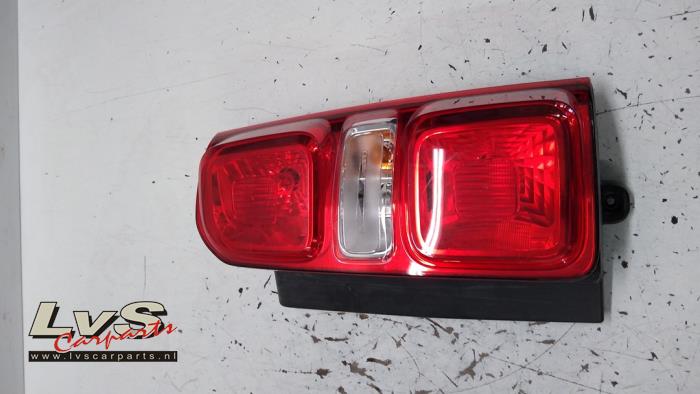 Opel Vivaro Taillight, right