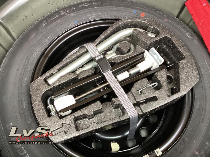 Volkswagen UP Jackkit + spare wheel