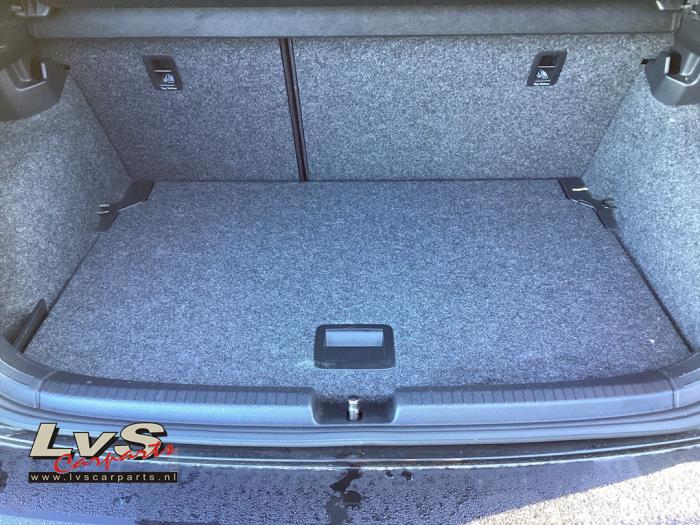 Volkswagen Polo Plaque sol coffre