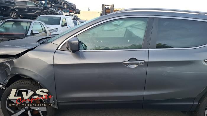 Nissan Qashqai Tür 4-türig links vorne