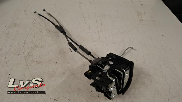 Kia Picanto Front door lock mechanism 4-door, right