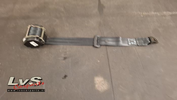 Peugeot 2008 Rear seatbelt, centre