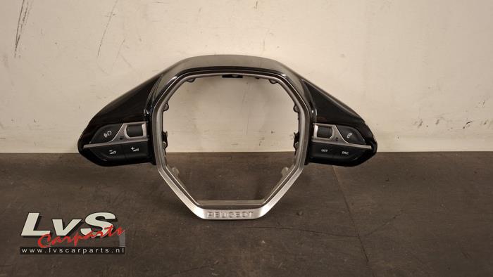 Peugeot 2008 Steering wheel mounted radio control