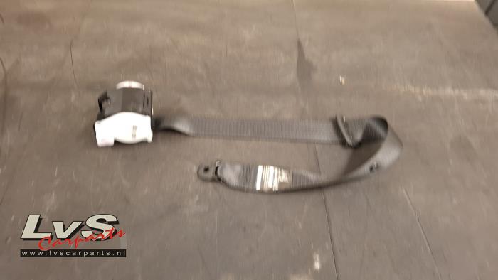 Opel Mokka Rear seatbelt, centre