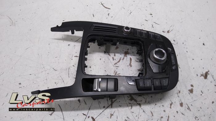 Audi A4 Radiobedienings paneel