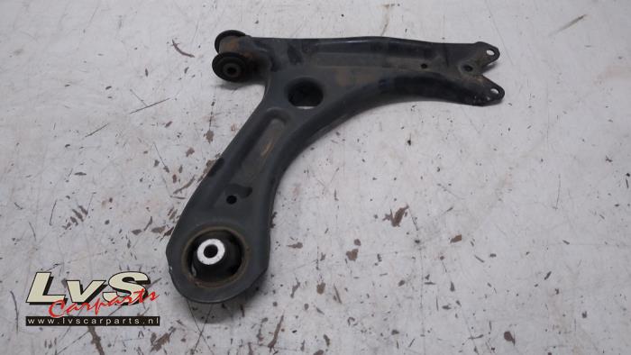 Volkswagen UP Bras de suspension avant droit