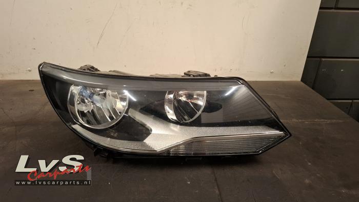 Volkswagen Tiguan Headlight, right