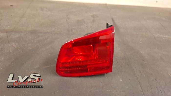 Volkswagen Tiguan Taillight, right