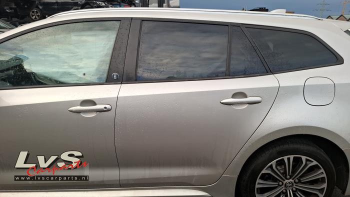 Toyota Corolla Tür 4-türig links hinten