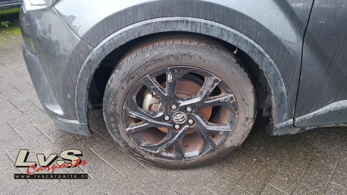 Toyota C-HR Felgen Set + Reifen