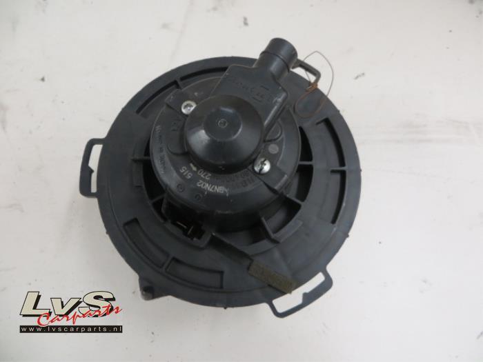 Mazda 5. Moteur de ventilation chauffage