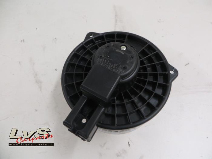 Mazda 6. Moteur de ventilation chauffage