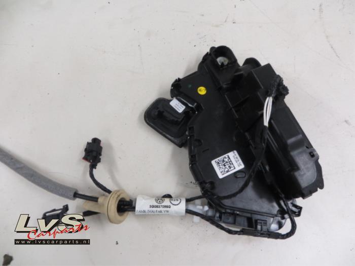 Volkswagen Passat Door lock mechanism 4-door, front left