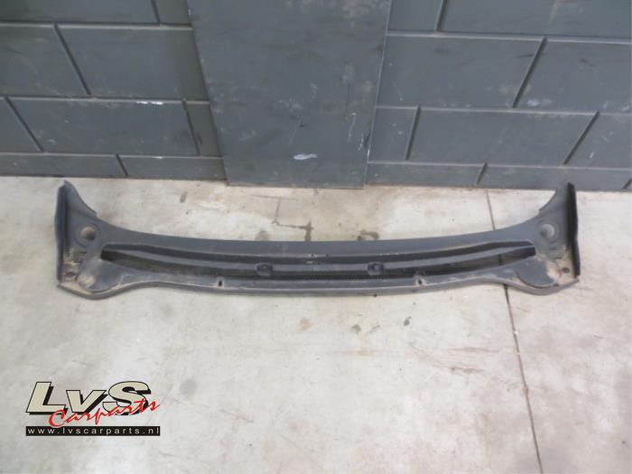 Opel Astra Cowl top grille