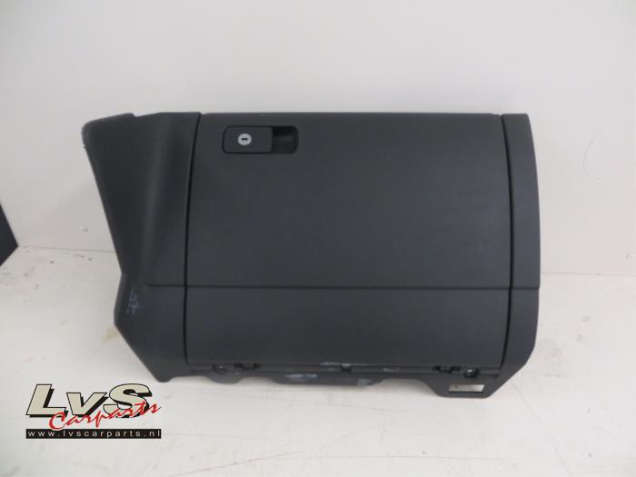 Volkswagen Golf Glovebox