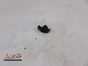 Gebruikte Raam schakelaar elektrisch Volkswagen Tiguan (5N1/2) 1.4 TSI 16V 4Motion Prijs € 13,00 Margeregeling aangeboden door LvS Carparts