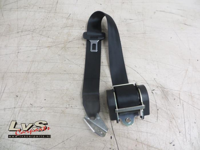 Volkswagen Golf Rear seatbelt, right