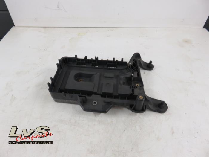 Volkswagen Golf Battery box