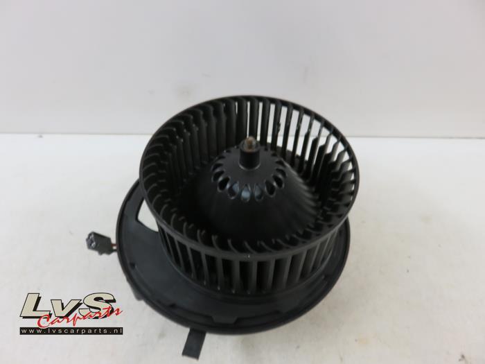 Volkswagen Touran Heating and ventilation fan motor