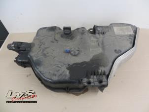 Gebruikte Ureumreservoir Volkswagen Tiguan (5N1/2) 2.0 TDI 16V 4Motion Prijs € 158,00 Margeregeling aangeboden door LvS Carparts