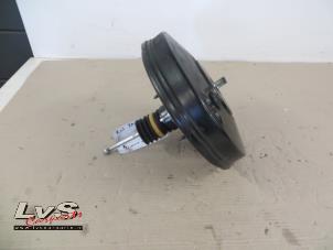 Gebruikte Rembekrachtiger Volkswagen Touran (1T1/T2) 2.0 TDI DPF Prijs € 61,00 Margeregeling aangeboden door LvS Carparts