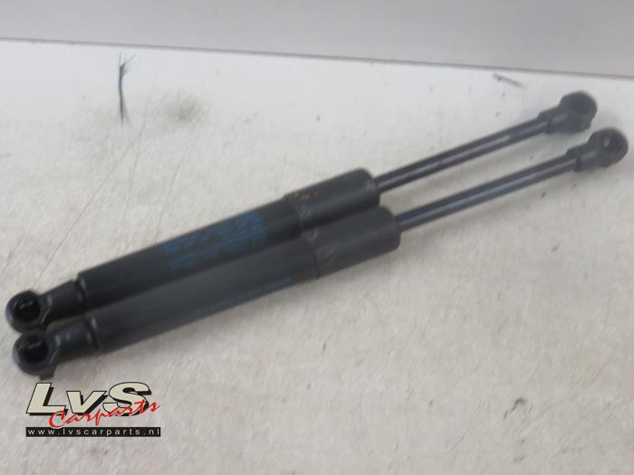 Audi A3 Set of gas struts for boot