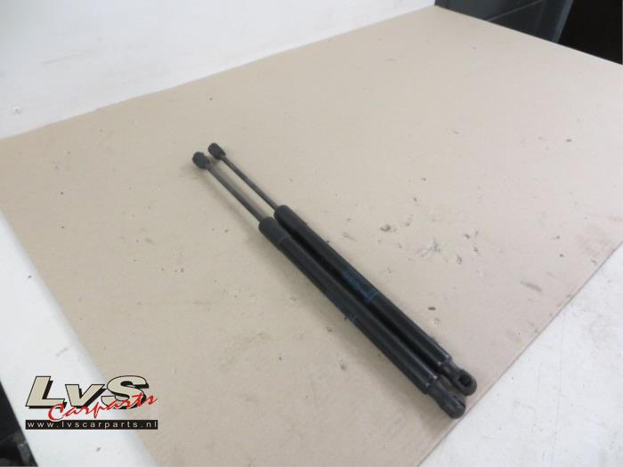 Opel Insignia Set of gas struts for boot