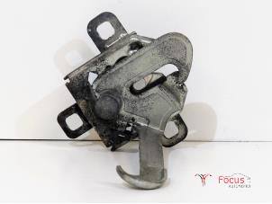 Gebruikte Motorkap Slotmechaniek Fiat Grande Punto (199) 1.2 Prijs € 15,00 Margeregeling aangeboden door Focus Automotive