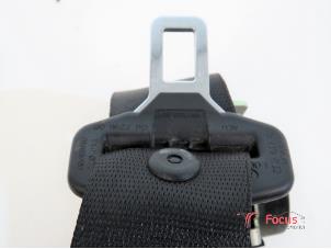 Gebruikte Veiligheidsgordel links-achter BMW 1 serie (E81) 118d 16V Prijs € 8,95 Margeregeling aangeboden door Focus Automotive