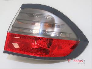 Gebruikte Achterlicht rechts Ford S-Max (GBW) 1.8 TDCi 16V Prijs € 30,00 Margeregeling aangeboden door Focus Automotive