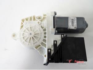 Gebruikte Motor electrisch raam Volkswagen Passat Variant (3C5) 1.9 TDI Prijs € 40,00 Margeregeling aangeboden door Focus Automotive