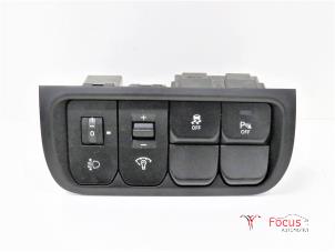 Gebruikte Schakelaar Koplamp Ihv Kia Rio III (UB) 1.2 CVVT 16V Prijs € 9,95 Margeregeling aangeboden door Focus Automotive