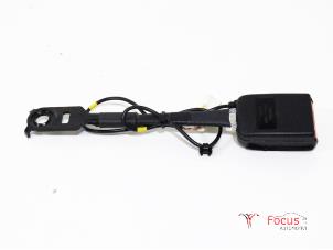 Gebruikte Veiligheidsgordel Insteek rechts-voor Peugeot 308 (4A/C) 1.4 VTI 16V Prijs € 15,00 Margeregeling aangeboden door Focus Automotive