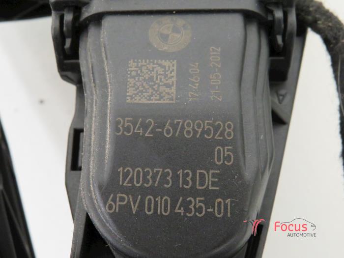Gaspedaalpositie Sensor van een BMW 1 serie (F20) 116i 1.6 16V 2012