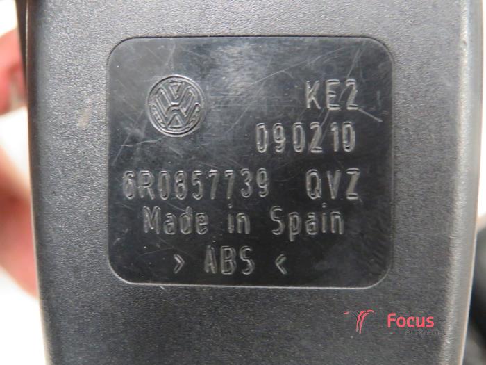 Veiligheidsgordel Insteek midden-achter van een Seat Ibiza IV (6J5) 1.4 TDI 2010