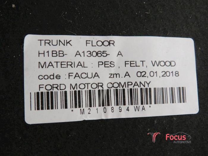 Vloerplaat bagageruimte van een Ford Fiesta 7 1.1 Ti-VCT 12V 85 2018