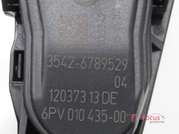 Gaspedaalpositie Sensor van een BMW 1 serie (F20) 116d 2.0 16V 2012