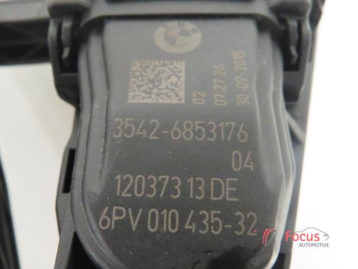 Gaspedaalpositie Sensor van een BMW 1 serie (F20) 116d 1.5 12V TwinPower 2015