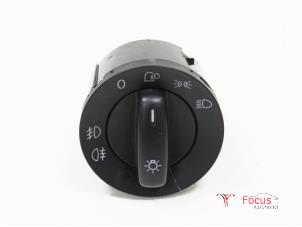 Gebruikte Schakelaar Licht Volkswagen Eos (1F7/F8) 2.0 TDI DPF Prijs € 20,00 Margeregeling aangeboden door Focus Automotive