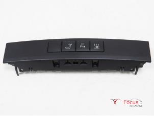 Gebruikte Schakelaar Stoelverwarming Mercedes E (W212) E-220 CDI 16V BlueEfficiency,BlueTEC Prijs € 9,95 Margeregeling aangeboden door Focus Automotive