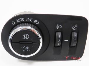 Gebruikte Licht Schakelaar Opel Corsa E 1.2 16V Prijs € 20,00 Margeregeling aangeboden door Focus Automotive
