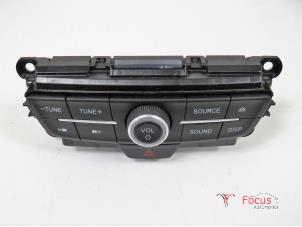 Gebruikte Radiobedienings paneel Ford Focus 3 Wagon 1.0 Ti-VCT EcoBoost 12V 100 Prijs € 55,00 Margeregeling aangeboden door Focus Automotive